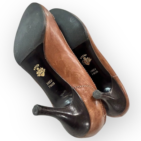 Swiss Bally Medallion Leather Pumps - Picture 10 of 12
